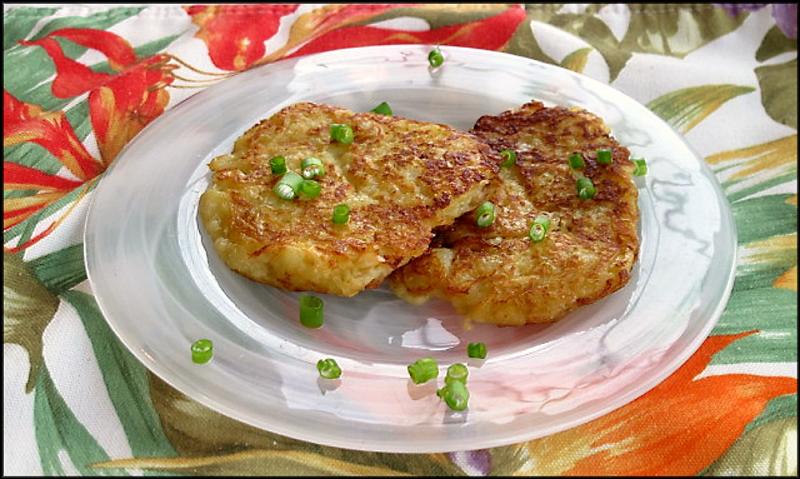 Use sliced scallions for garnishing these Irish potato pancakes, aka boxty, to satisfy the St. Patrick’s Day requirement for a touch of green. JACK CLEMONS PHOTO